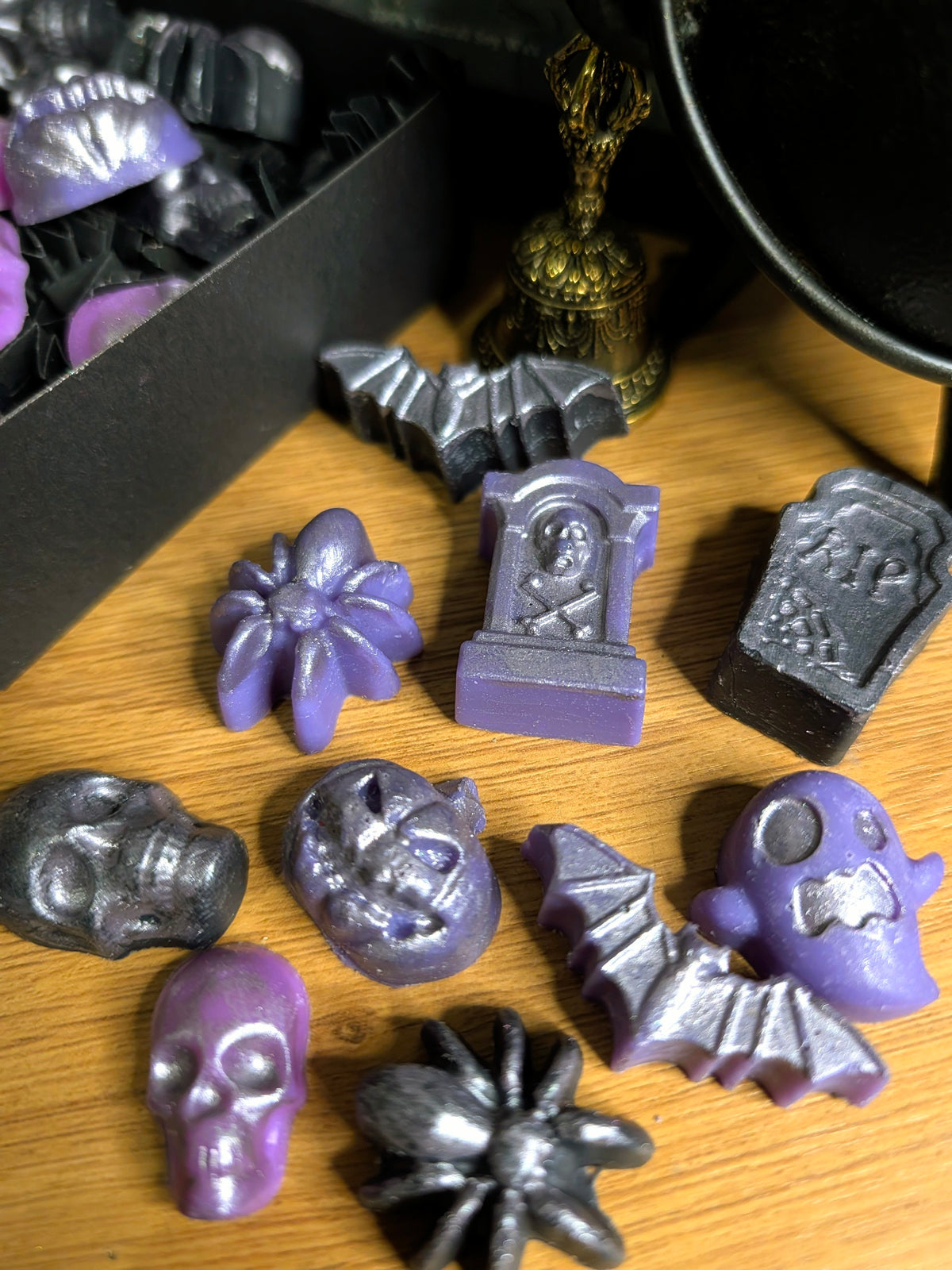 Halloween Samhain Wax Melts Spicy Pumpkin Gothic Witchy Fragrance with Ghosts Skulls & Bats for Samhain Rituals