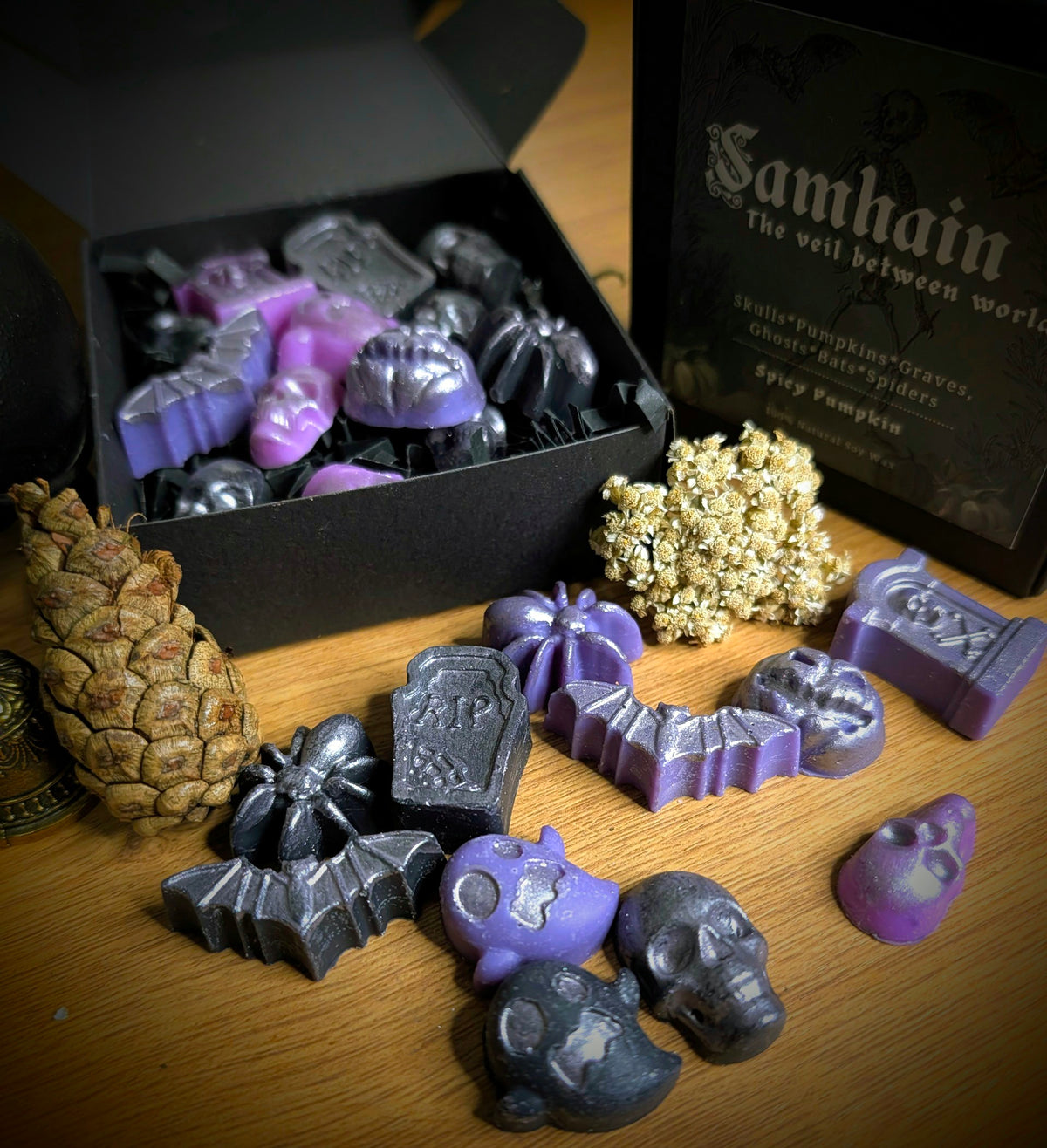Halloween Samhain Wax Melts Spicy Pumpkin Gothic Witchy Fragrance with Ghosts Skulls & Bats for Samhain Rituals