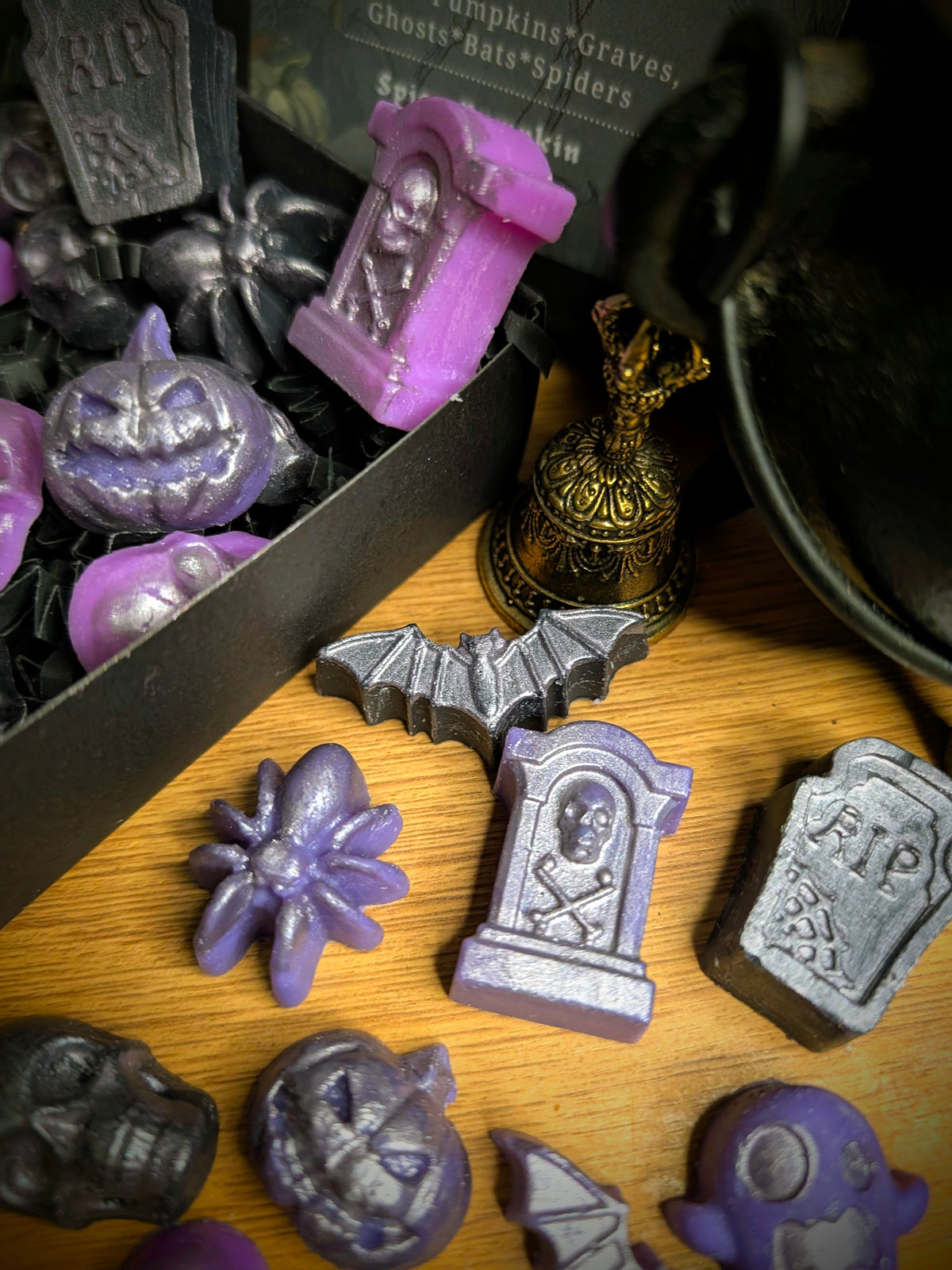Halloween Samhain Wax Melts Spicy Pumpkin Gothic Witchy Fragrance with Ghosts Skulls & Bats for Samhain Rituals