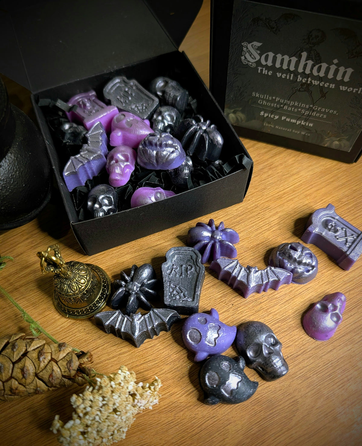 Halloween Samhain Wax Melts Spicy Pumpkin Gothic Witchy Fragrance with Ghosts Skulls & Bats for Samhain Rituals