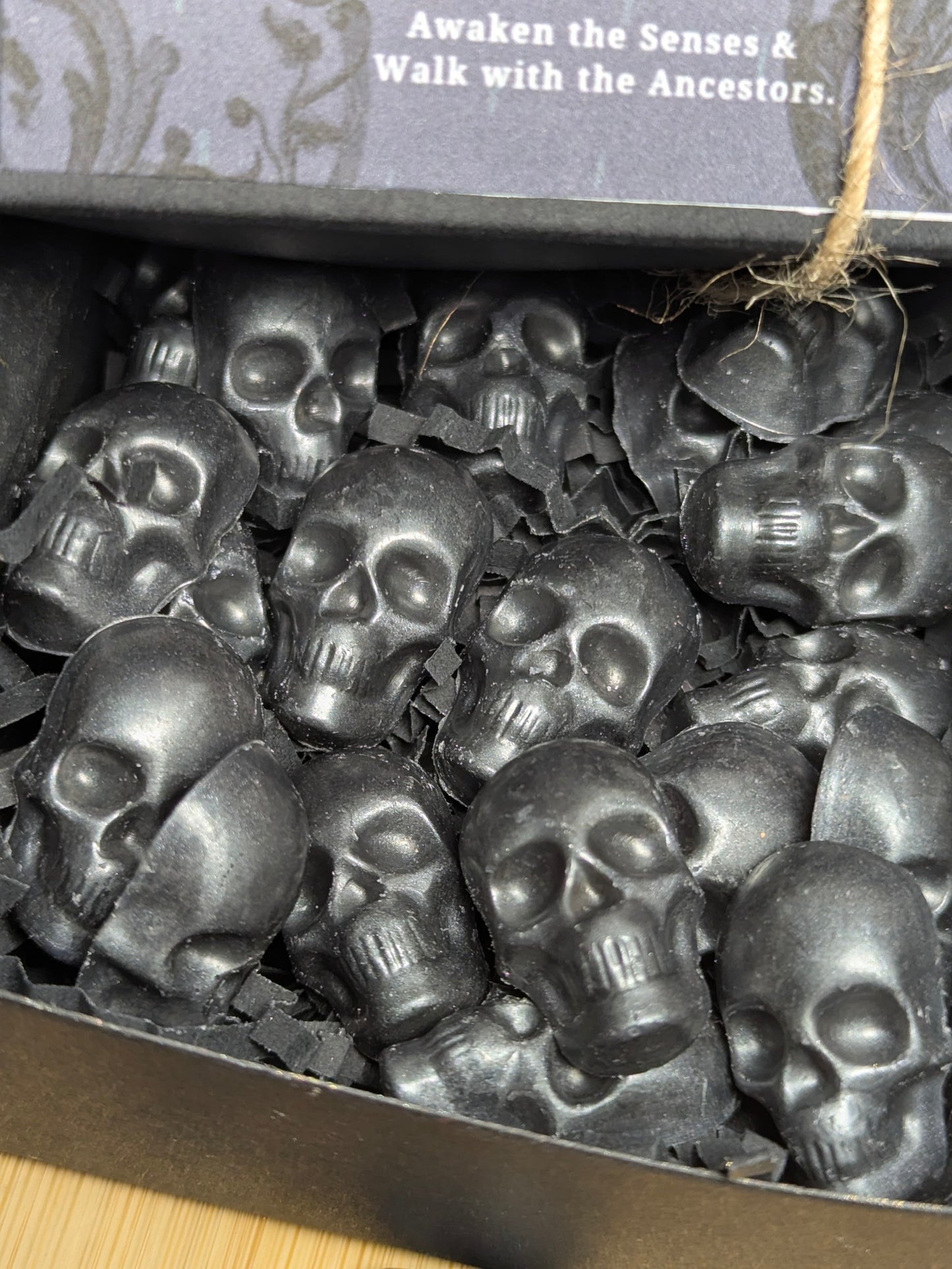 Graveyard Rain Skull Wax Melts – Fresh Eucalyptus, Mint & Geranium – 25 Pack